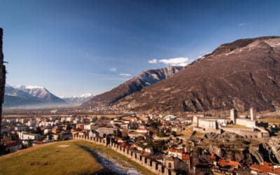 Bellinzona na Suíça e seus três lindos castelos no coração do país