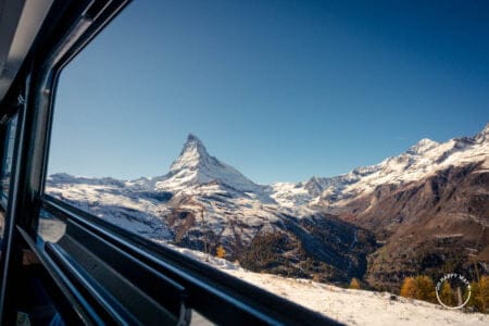 Monte Matterhorn visto de dentro do trem