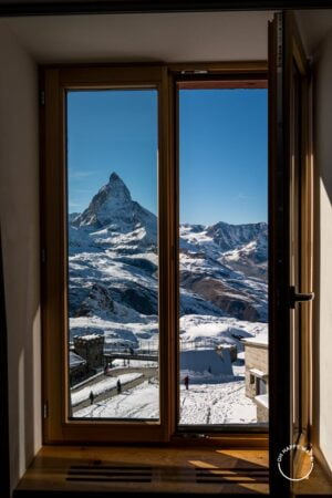 Matterhorn visto de uma janela no Gornergrat Kulm hotel