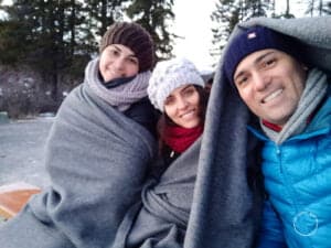Cobertos em frente ao lago Pyramid, em Jasper