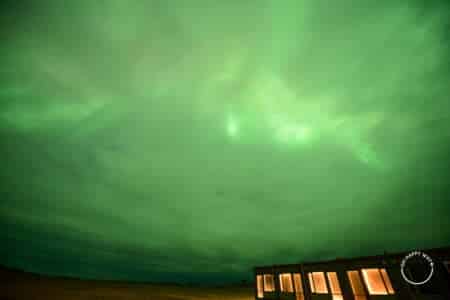 Aurora Boreal na Islândia vista do Fosshotel Nupar