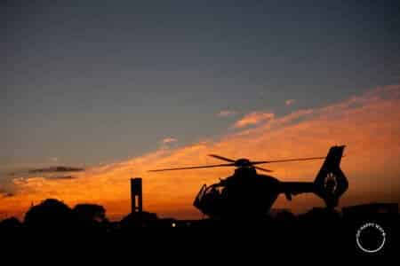 Silhueta de Helicóptero no pôr do sol em Brasília