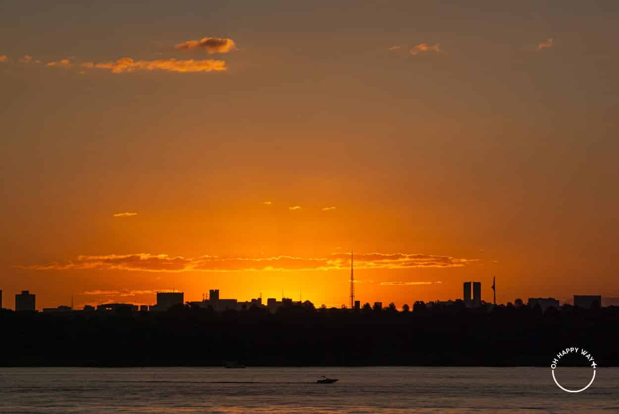 Silhueta de Brasília no pôr do sol