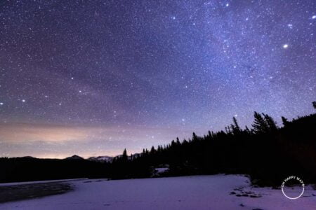 Chuva de meteoros Geminídeas: Céu estrelado em Jasper.