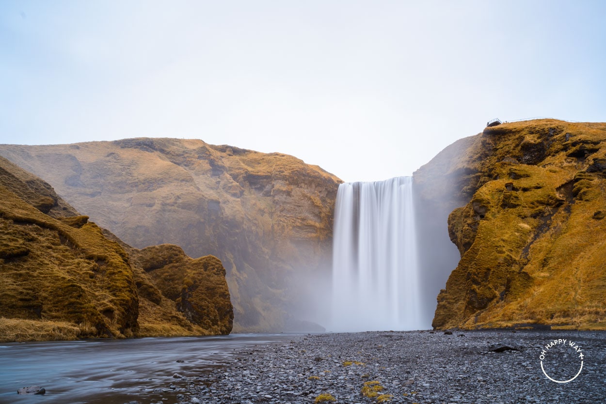 Longa exposição da cachoeira Skogafoss na Islândia
