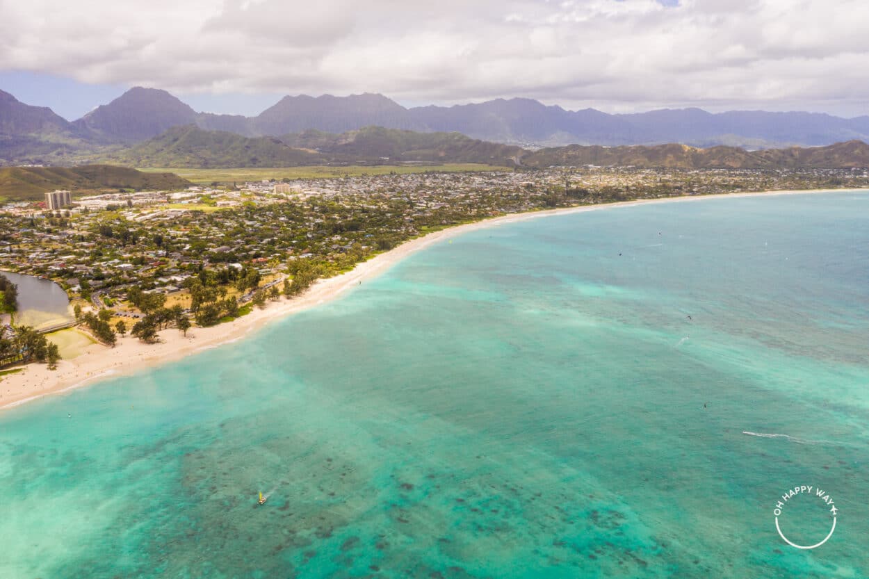Vista aérea da praia de Kailua. Oahu, Havaí.