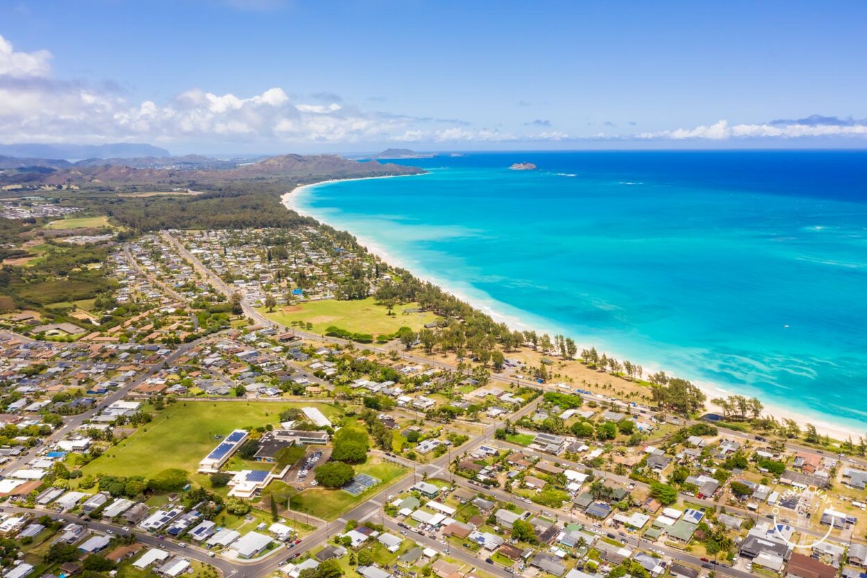 Vo que fazer no Hawaii: ista aérea da praia de Waimanalo. Oahu, Havaí.