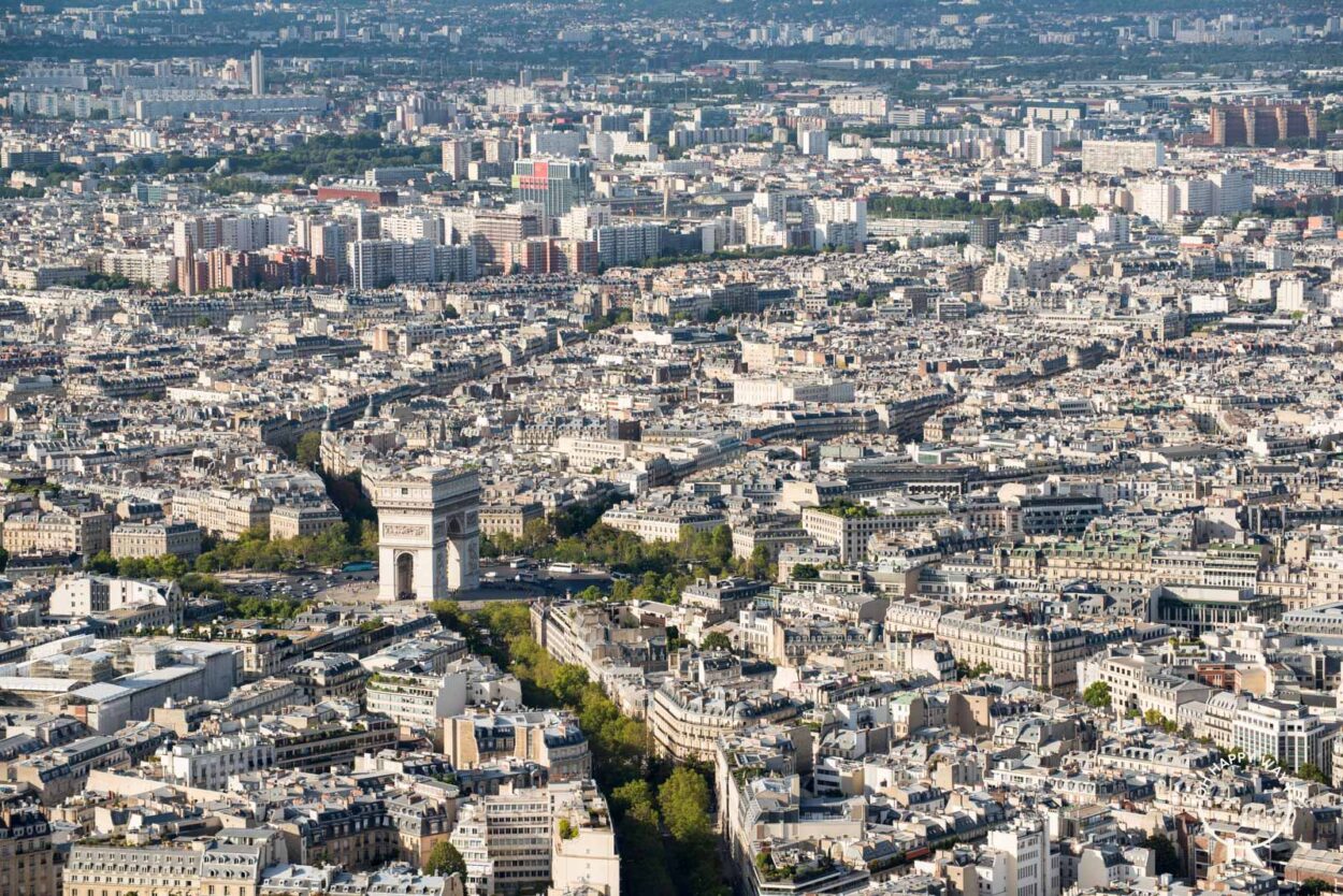 Arco do Triunfo visto da Torre Eiffel, em Paris.