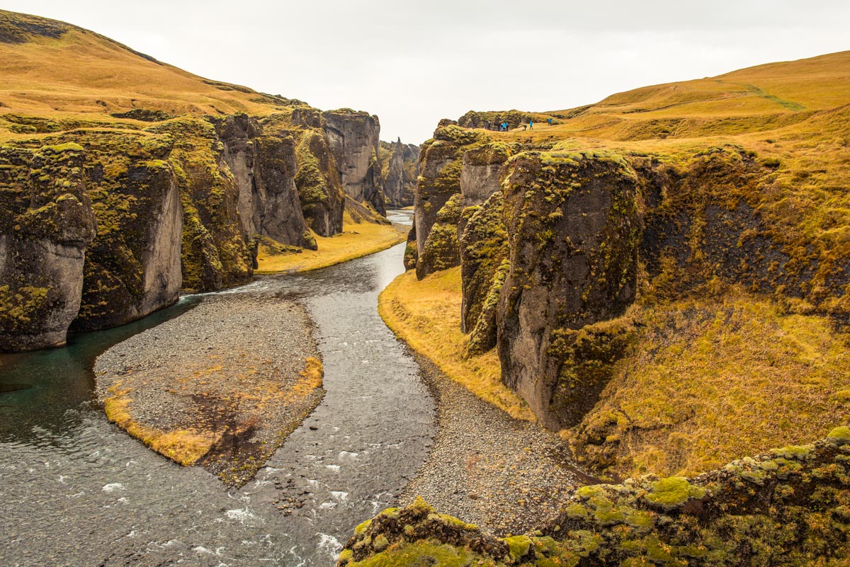 Cânion Fjaðrárgljúfur, na Islândia