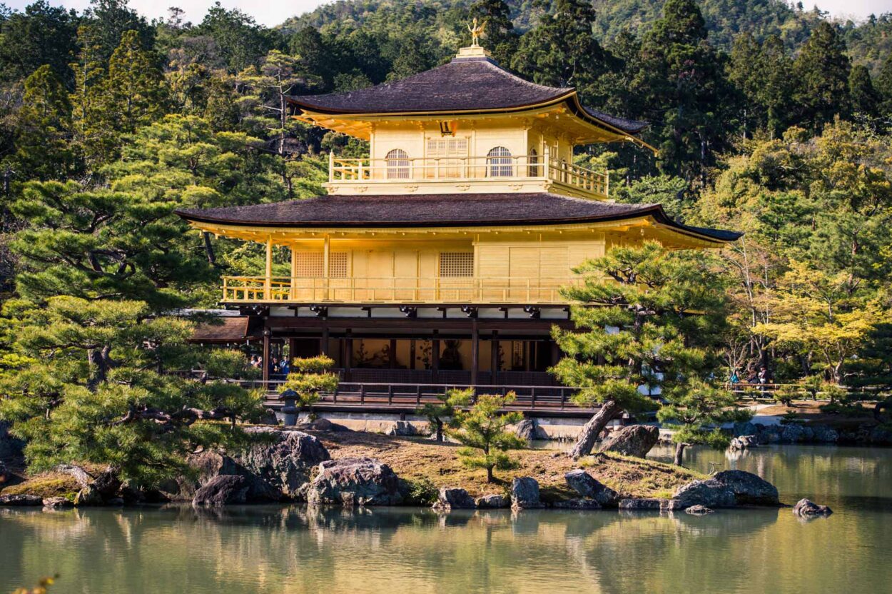 O que fazer no Japão: visitar o Templo do Pavilhão Dourado, Kyoto.