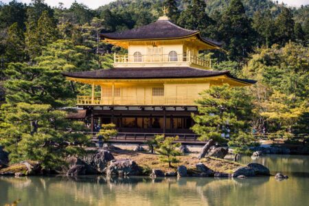 O que fazer no Japão: visitar o Templo do Pavilhão Dourado, Kyoto.
