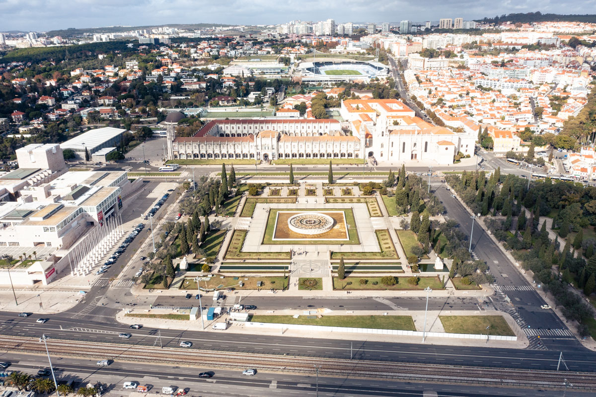 Jardim da Praça do Império e Mosteiro dos Jerônimos