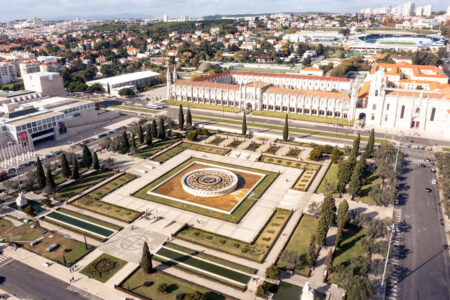 Jardim da Praça do Império e Mosteiro dos Jerônimos: passeios em Lisboa