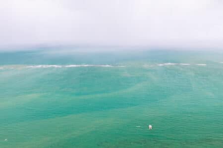 Vista aérea das crôas de São Bento na maré alta.