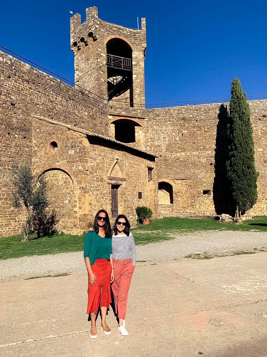 Bruna e Pri na fortaleza de Montalcino