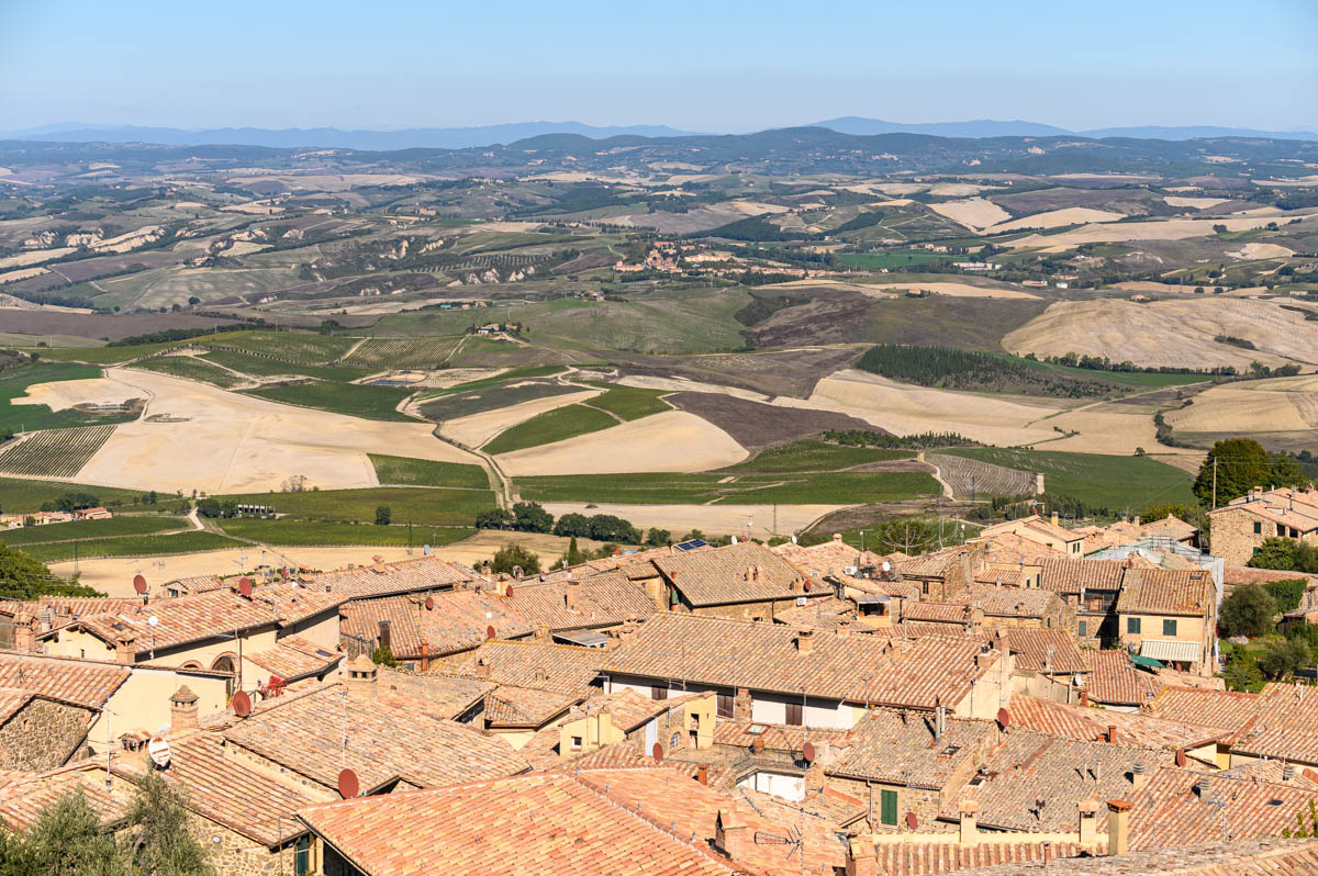 Vista da cidade de Montalcino e arredores