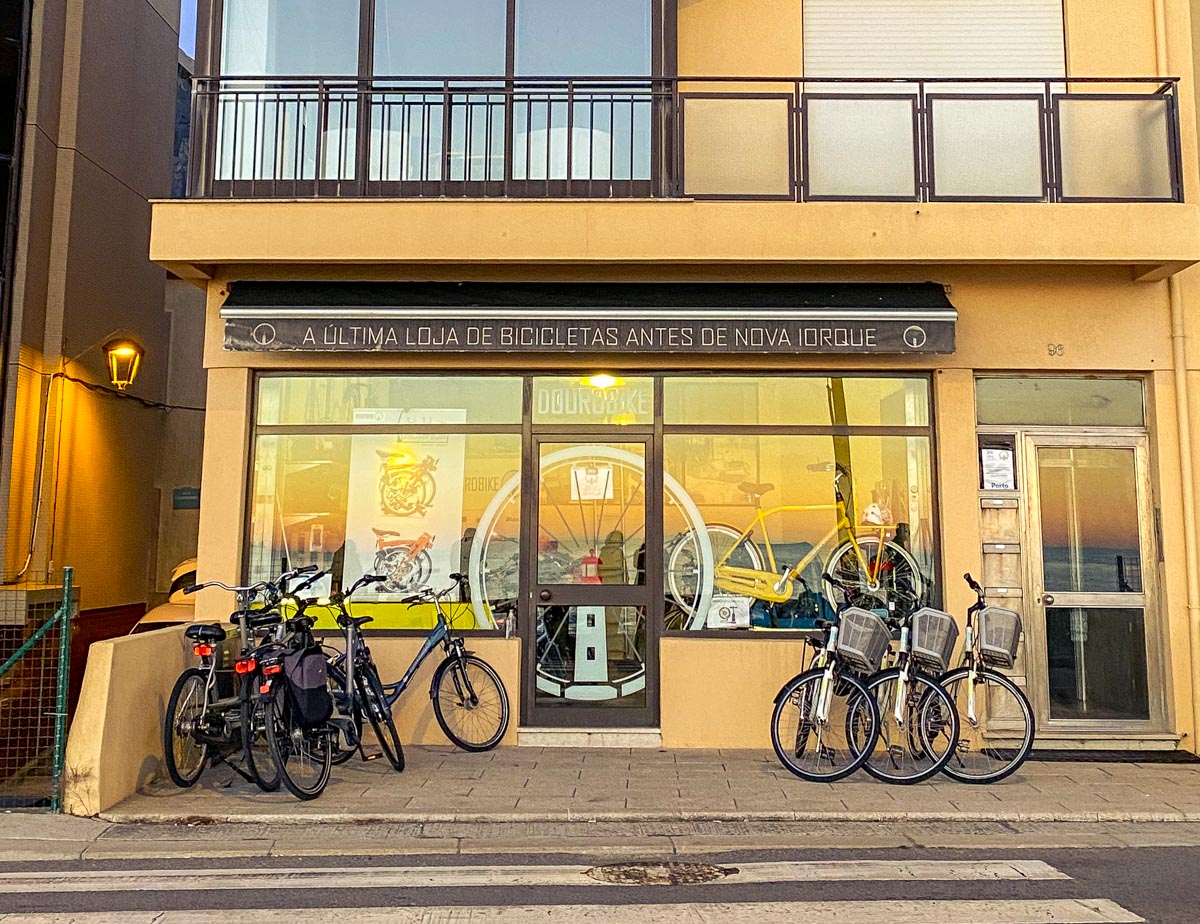 A última loja de bicicletas antes de Nova Iorque, na cidade do Porto