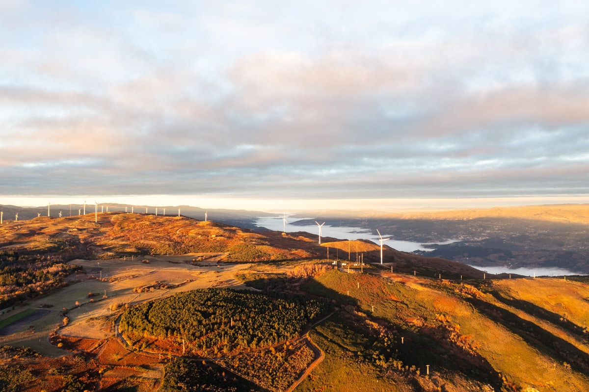 Parque eólico perto de Lamego, na região do Douro.