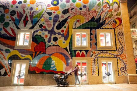 Prédio com mais de 8 mil azulejos pintados na cidade do Porto