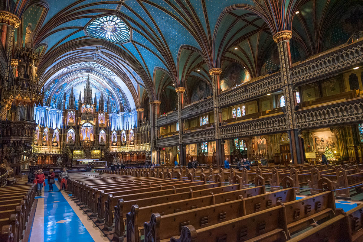 Interior da Basílica de Notre Dame em Montreal, no Canadá.