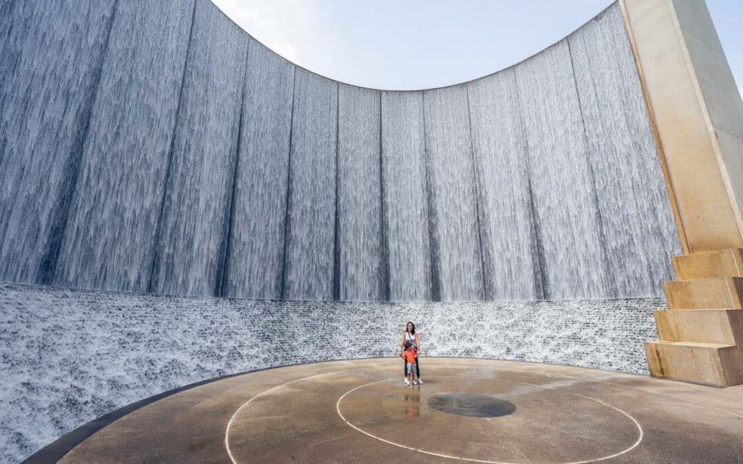 Waterwall, a fantástica cachoeira urbana no coração de Houston