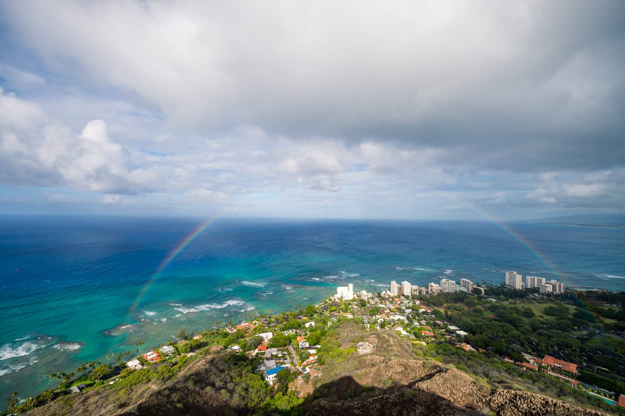 Arco-íris visto da cratera Diamond Head em Honolulu.