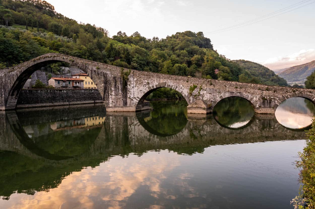 Reflexo da ponte della Maddalena, na Itália