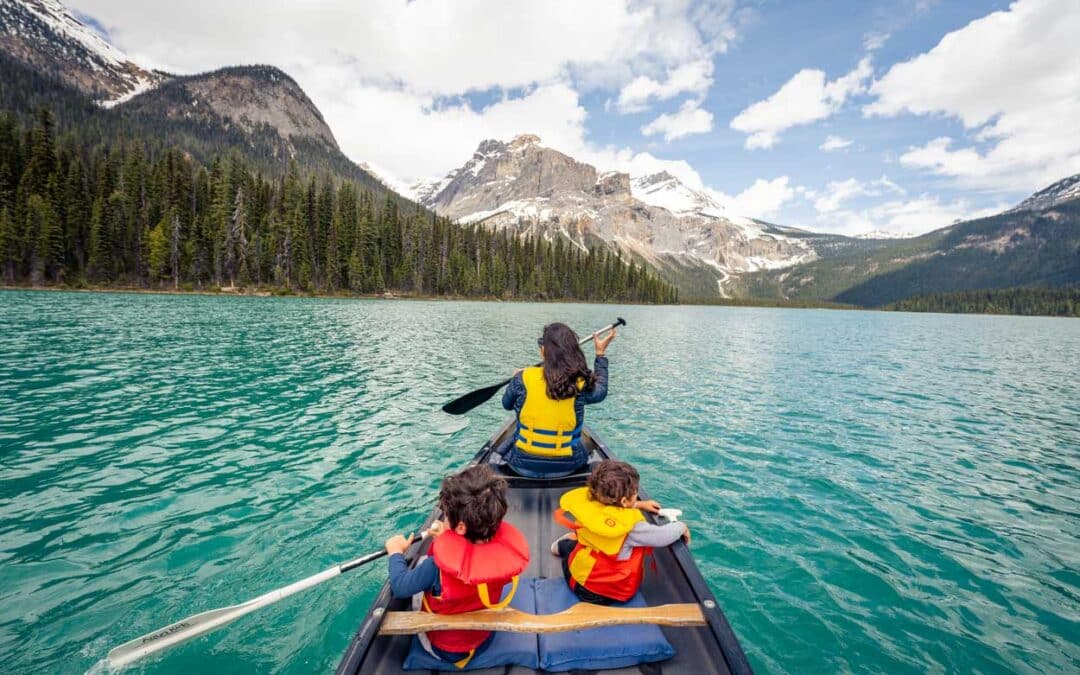 Lago Emerald: como é andar de canoa nesse paraíso canadense