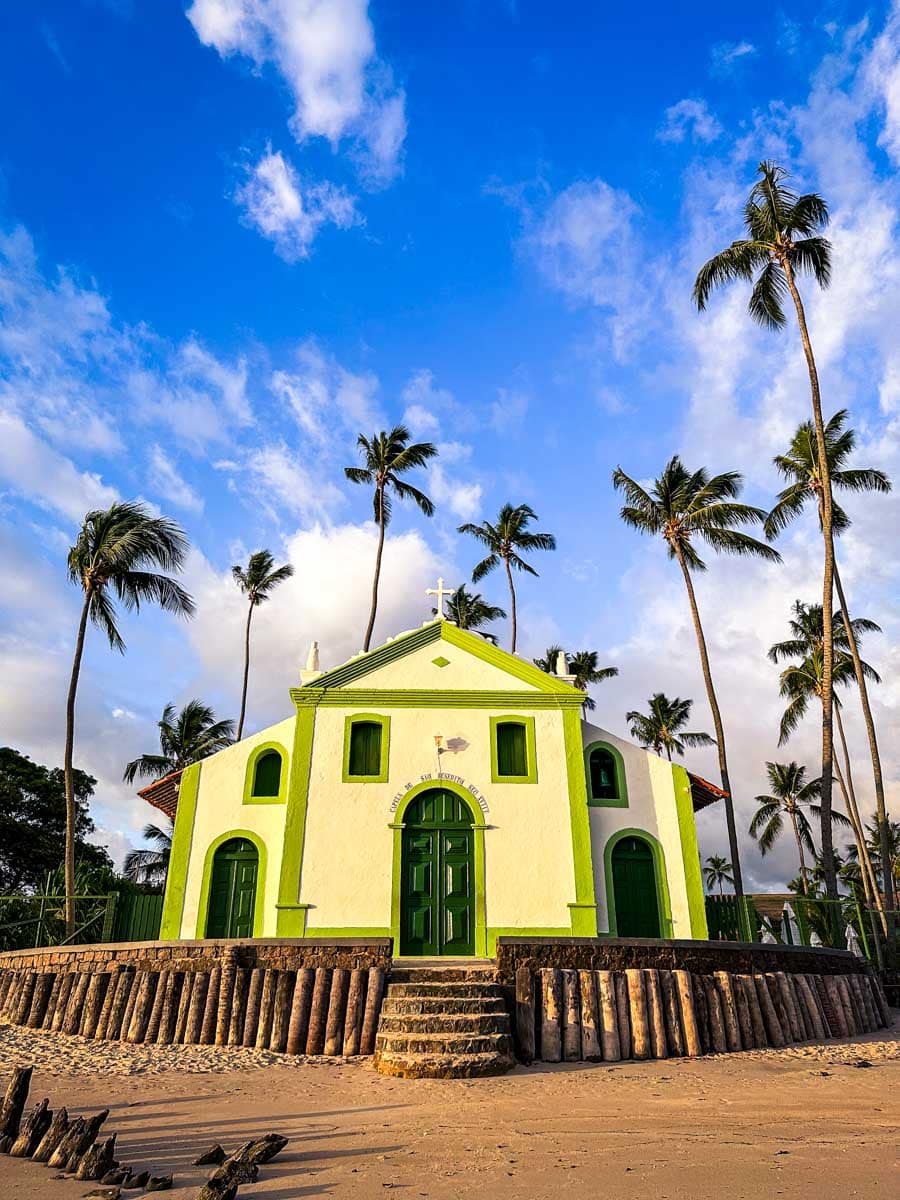 Igrejinha na praia de Carneiros